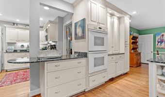 12104 Locust Ln, Anchorage, KY 40223