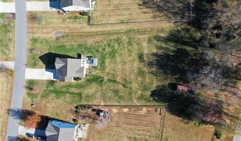 112 Scotch Moss Dr, Advance, NC 27006