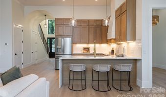 6 Dailey Dr, Asheville, NC 28801