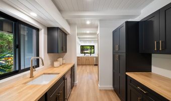 965 Hog Back Rd, Haiku, HI 96708