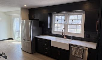 527 Village Ct, Altoona, IA 50009