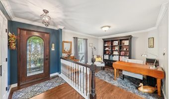 302 Fox Hollow Woods Dr, Ballwin, MO 63021