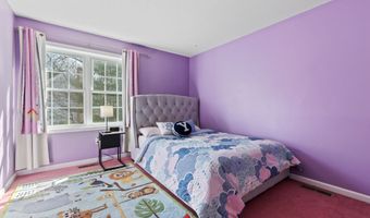 33 Roxbury Ct, Cheshire, CT 06410
