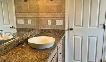 27 Venturi Grn B, North Providence, RI 02904