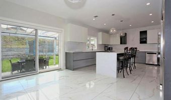 13 Autumn Ct, Airmont, NY 10901