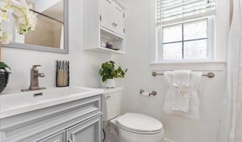 1021 S BARTON St 120, Arlington, VA 22204