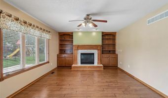 708 13th St SW, Altoona, IA 50009