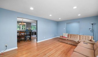 7044 CINDY Ln, Annandale, VA 22003