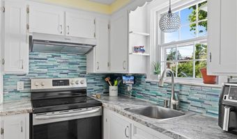 1472 Wampanoag Trl, East Providence, RI 02915