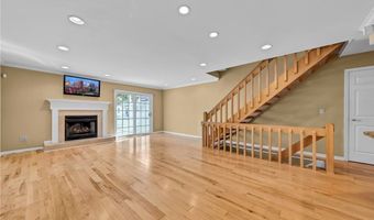 24 Sugar Berry Ln, Amherst, NY 14221