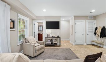 47 White Oak Ln, Aberdeen, NJ 07747