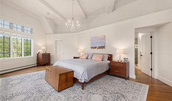 56 Summerfield Ln, Middletown, RI 02842