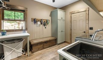 1009 Larkspur Trl, Banner Elk, NC 28604