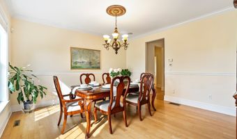 64 Warren Gln, Burlington, CT 06013