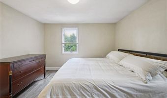 35 Old Town Trl, Narragansett, RI 02882