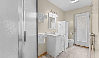 681 Archwood Dr, Ann Arbor, MI 48103