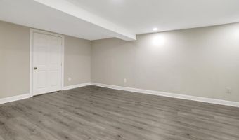2935 LANDOVER St, Alexandria, VA 22305