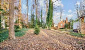 8928 CHELTONHAM Pl, Annandale, VA 22003