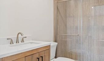 7 Betsey Williams Dr, Warwick, RI 02889
