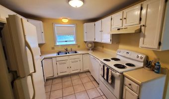 32 Cortland Cir, Bangor, ME 04401