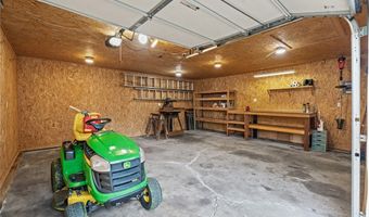 957 Cleveland Ave, Amherst, OH 44001