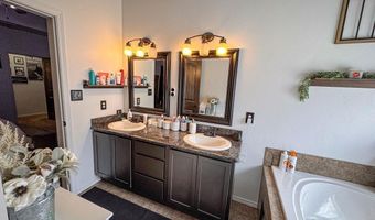 1837 Hays Dr, Carlsbad, NM 88220