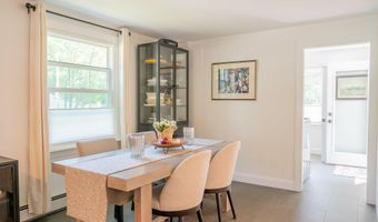 32 Pleasant Hill Rd, Falmouth, ME 04105