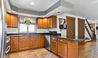 33 Wapping Dr, Bristol, RI 02809