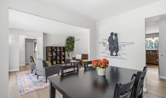 893 Oklahoma Ave, Ballwin, MO 63021