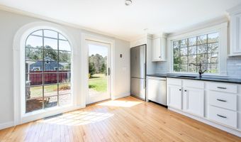 45 Old Phinney's Ln, Barnstable, MA 02630