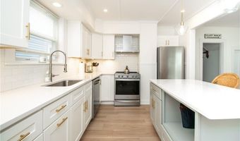 33 Slocum St, Newport, RI 02840