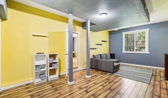 8297 SW HAYDEN Dr, Beaverton, OR 97007