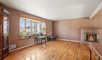 81 Elm St, Beachwood, NJ 08722