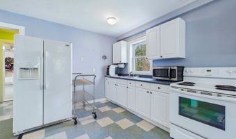 40 Meadow Dr, Bar Harbor, ME 04609