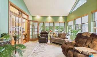 605 S Palmer Dr, Brandon, SD 57005