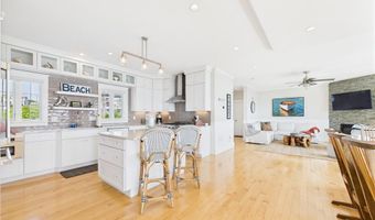 4 Clarkes Village Ln, Jamestown, RI 02835