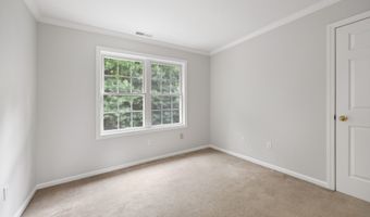 40 Nathan Hale Ct, Cheshire, CT 06410