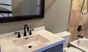 204 Hillsdale Dr, Ballwin, MO 63011