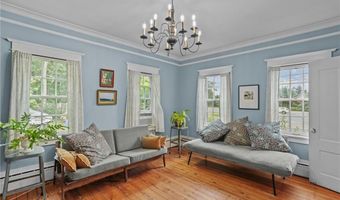 671 County Rd, Barrington, RI 02806