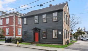 14 Elm St, Newport, RI 02840