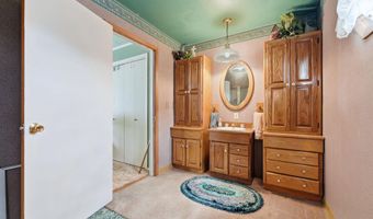 2948 E Skinner Lake N Dr, Albion, IN 46701