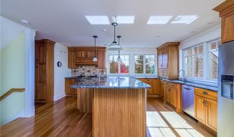 30 Bonnet View Dr, Jamestown, RI 02835