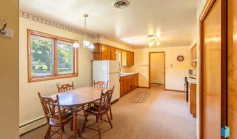 207 S 11th St, Beresford, SD 57004
