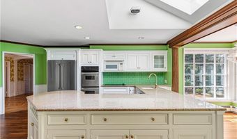 28 S Hill Dr, Cranston, RI 02920