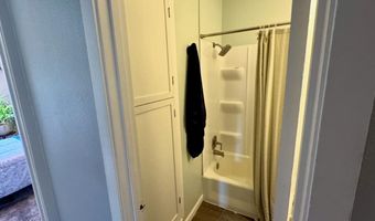 810 S Merton St, Aberdeen, SD 57401
