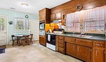 711 Parrish Ave, Adel, GA 31620