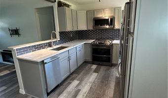 784 Robinhood Dr, Aurora, OH 44202