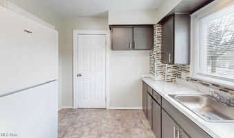 2248 East Ave, Akron, OH 44314