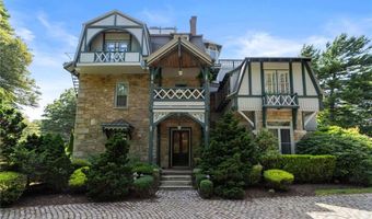 6 Howe Ave 8, Newport, RI 02840