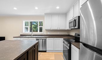 1 Country Manor Rd, Beaufort, SC 29906